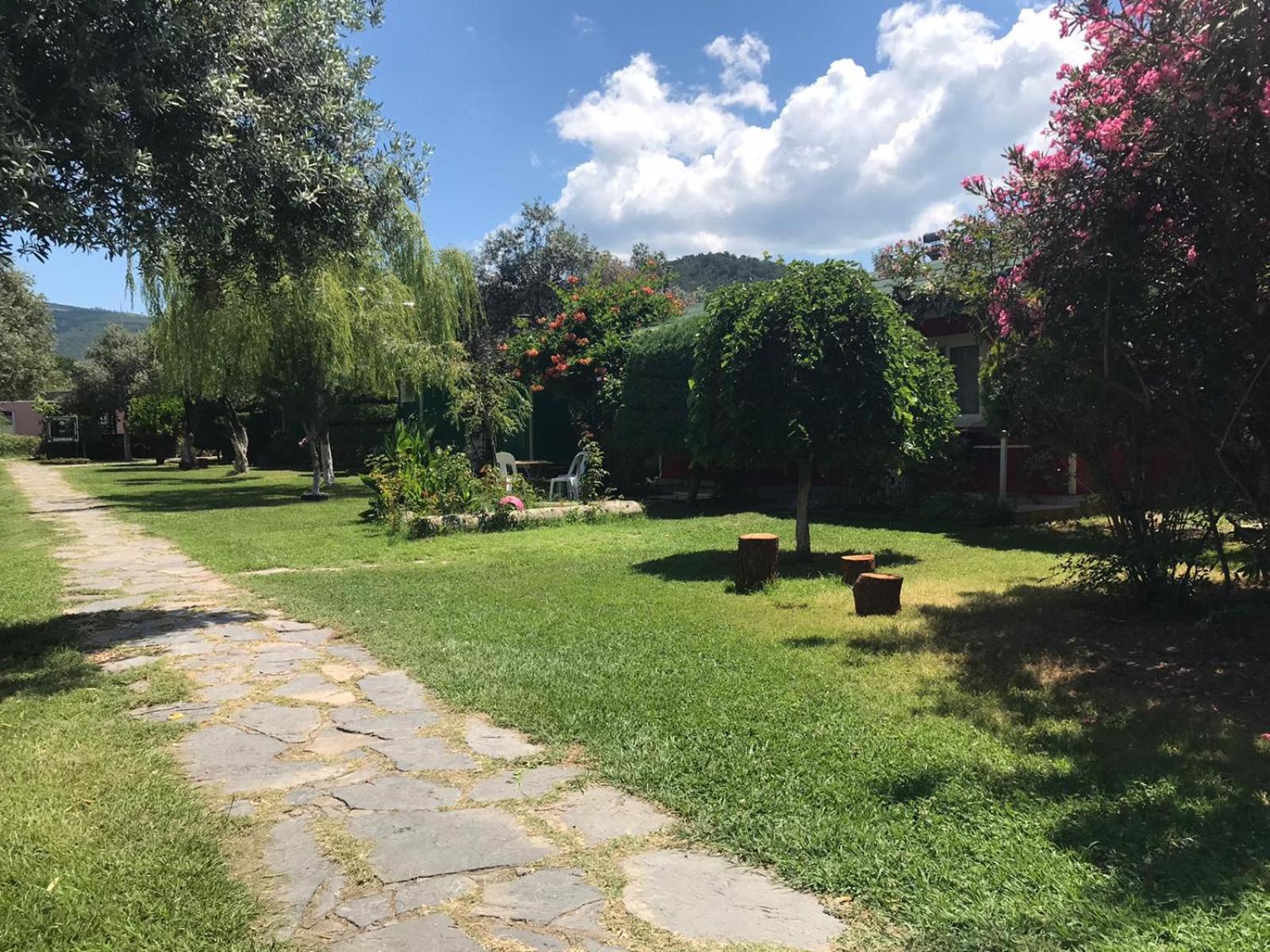 Hotel Cicek Evler Tatil Koeyue Armutlu Exterior foto